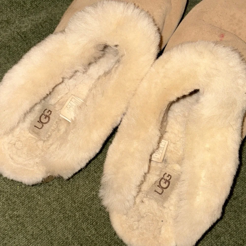 UGG Beige Slippers with Plush Lining - Picture 13 of 13
